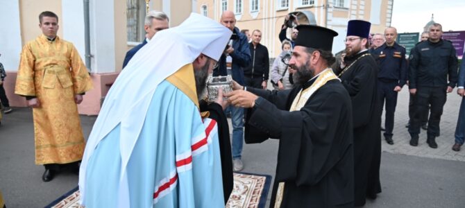 В Смоленск был доставлен ковчег с десницей святителя Спиридона Тримифунтского В Смоленск был доставлен ковчег с десницей святителя Спиридона Тримифунтского