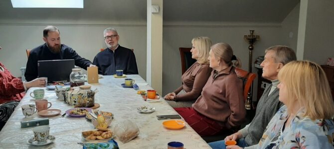 Встреча в воскресной школе для взрослых